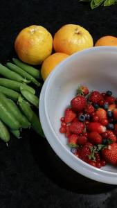 berries-peas-and-mandarins